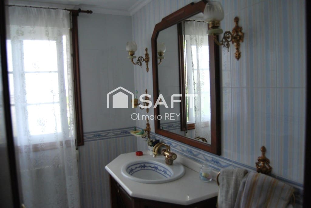 7 bedroom Villa for sale in Vilagarcia de Arousa - € 590,000 (Ref: 9595552)