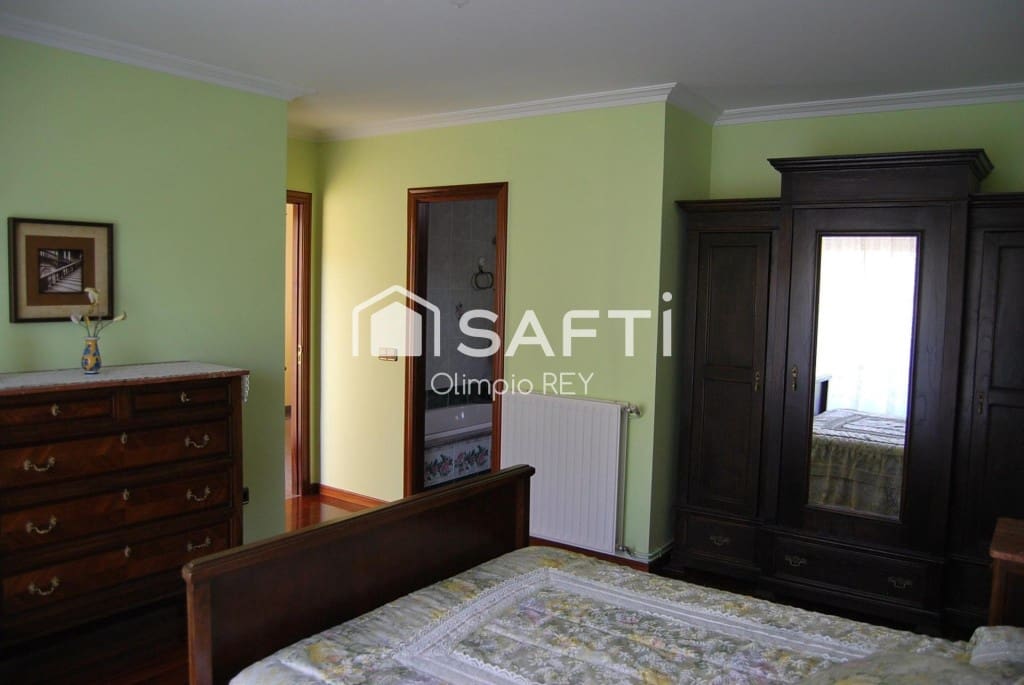 7 bedroom Villa for sale in Vilagarcia de Arousa - € 590,000 (Ref: 9595552)