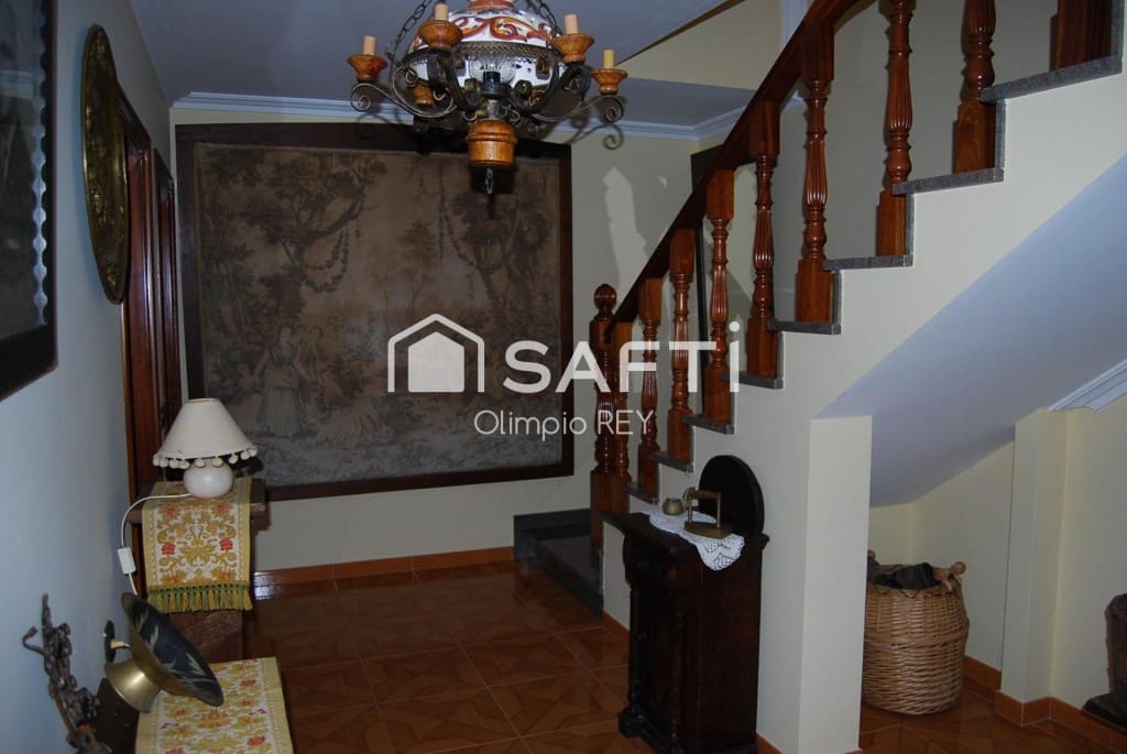 7 bedroom Villa for sale in Vilagarcia de Arousa - € 590,000 (Ref: 9595552)