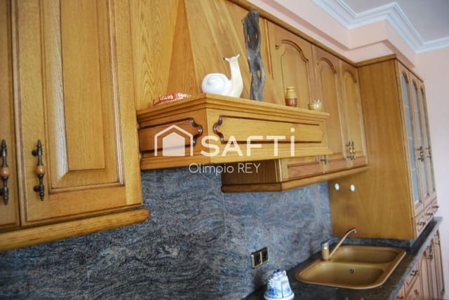 Chalet de 7 habitaciones en Vilagarcía de Arousa en venta - 590.000 € (Ref: 9595552)