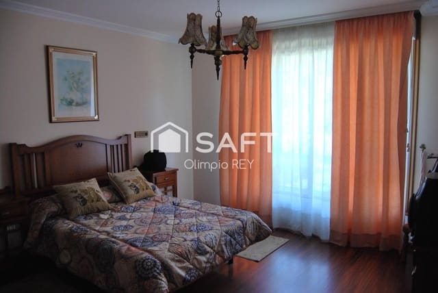 Chalet de 7 habitaciones en Vilagarcía de Arousa en venta - 590.000 € (Ref: 9595552)