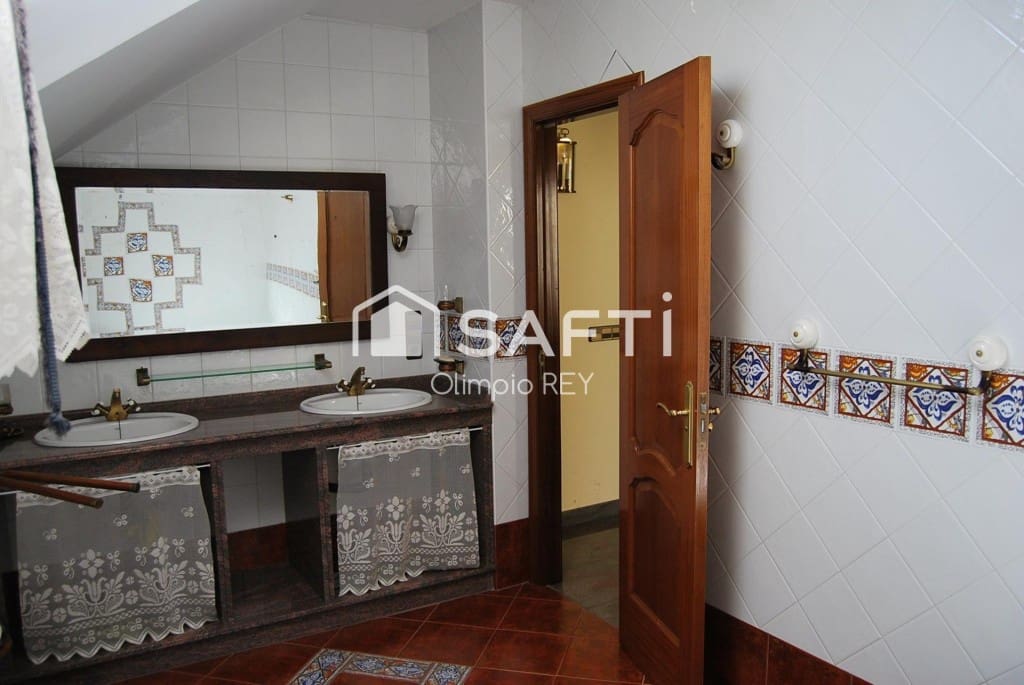 7 bedroom Villa for sale in Vilagarcia de Arousa - € 590,000 (Ref: 9595552)