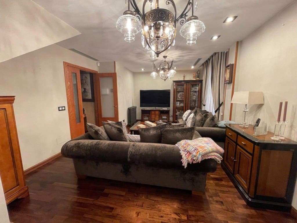 5 bedroom Flat for sale in Valladolid city with garage - € 850,000 (Ref: 9595557)