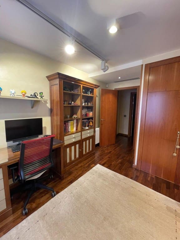 5 bedroom Flat for sale in Valladolid city with garage - € 850,000 (Ref: 9595557)