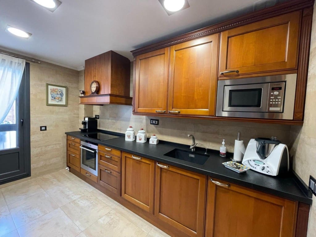 5 bedroom Flat for sale in Valladolid city with garage - € 850,000 (Ref: 9595557)