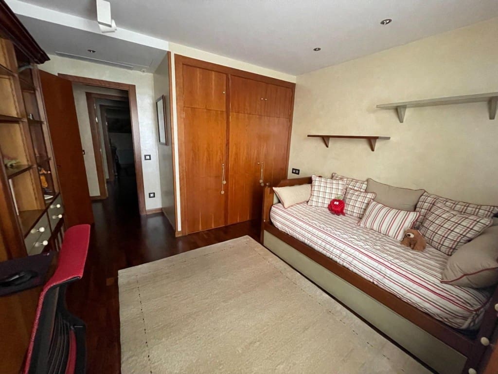 5 bedroom Flat for sale in Valladolid city with garage - € 850,000 (Ref: 9595557)