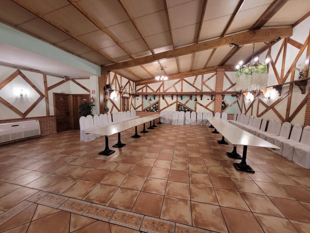 Commercial for sale in Cuellar - € 600,000 (Ref: 9595559)