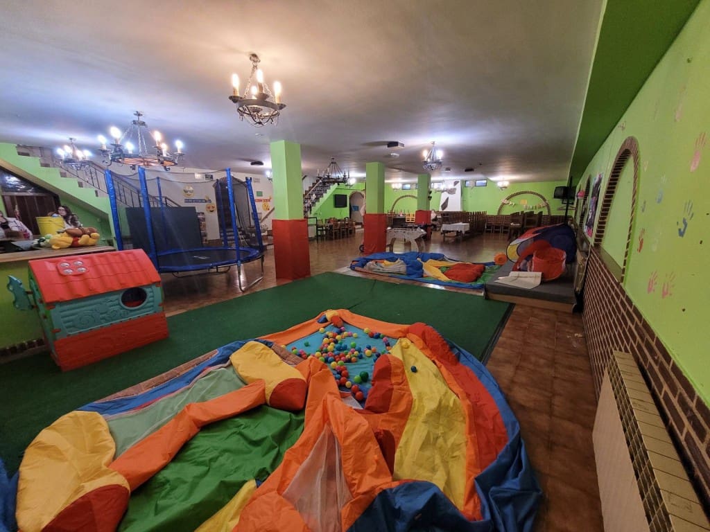 Commercial for sale in Cuellar - € 600,000 (Ref: 9595559)