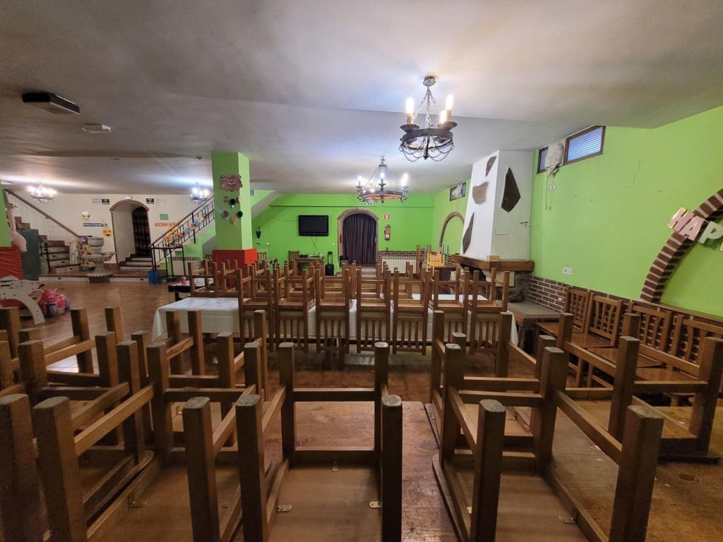 Commercial for sale in Cuellar - € 600,000 (Ref: 9595559)