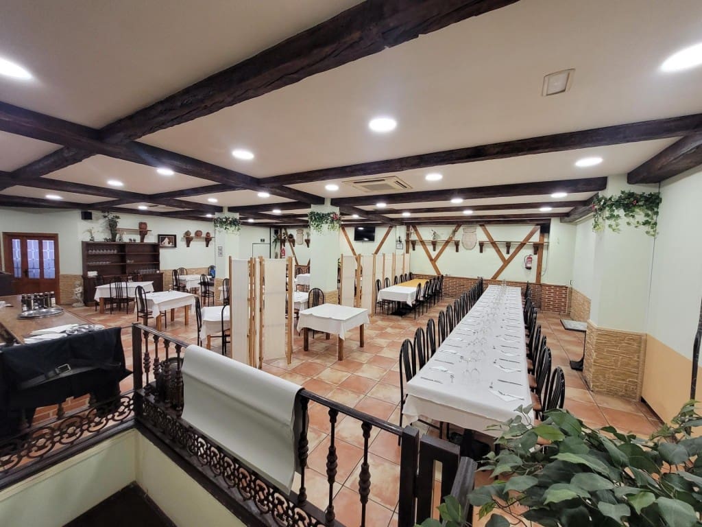 Commercial for sale in Cuellar - € 600,000 (Ref: 9595559)