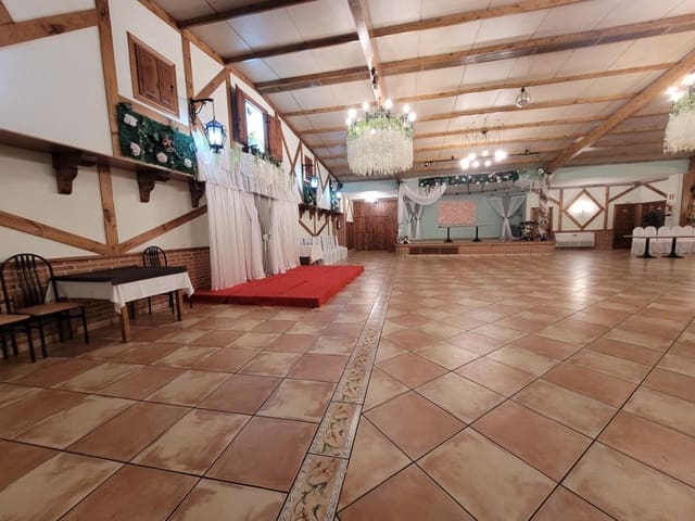 Komercyjne na sprzedaż w Cuéllar - 600 000 € (Ref: 9595559)