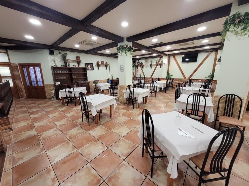 Commercial for sale in Cuellar - € 600,000 (Ref: 9595559)