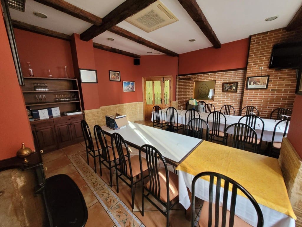 Commercial for sale in Cuellar - € 600,000 (Ref: 9595559)