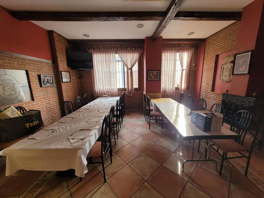 Commercial for sale in Cuellar - € 600,000 (Ref: 9595559)