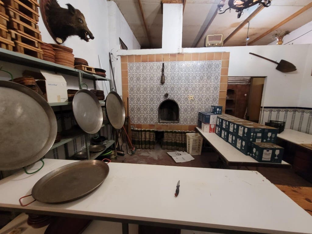 Commercial for sale in Cuellar - € 600,000 (Ref: 9595559)