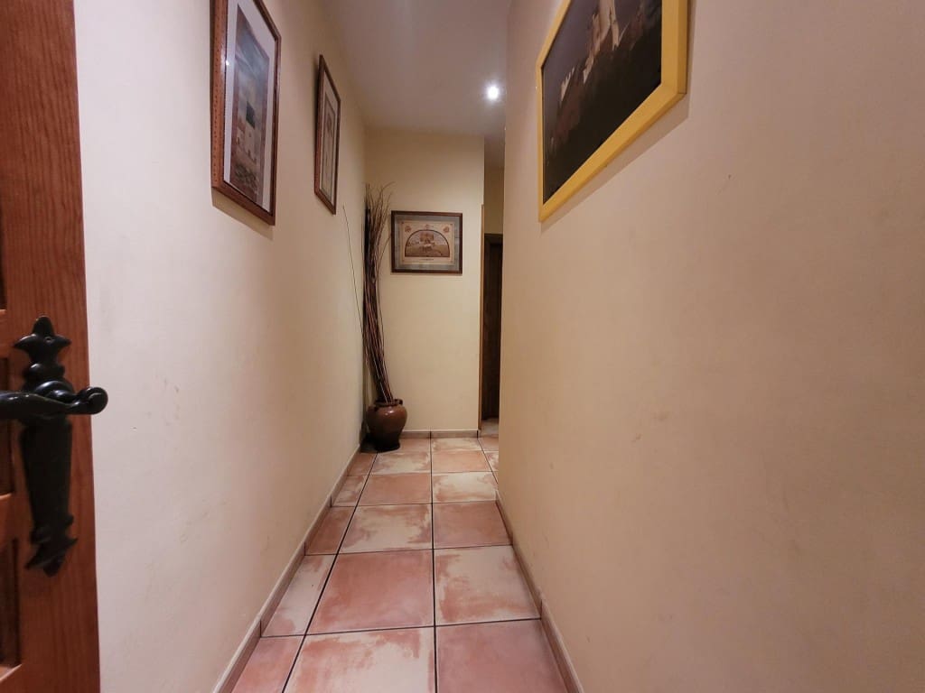 Commercial for sale in Cuellar - € 600,000 (Ref: 9595559)