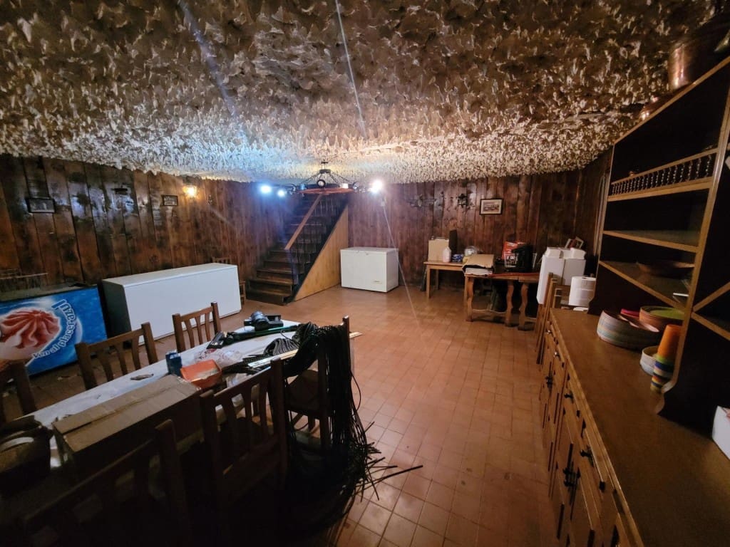 Commercial for sale in Cuellar - € 600,000 (Ref: 9595559)