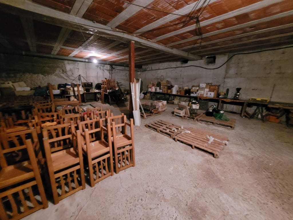 Commercial for sale in Cuellar - € 600,000 (Ref: 9595559)