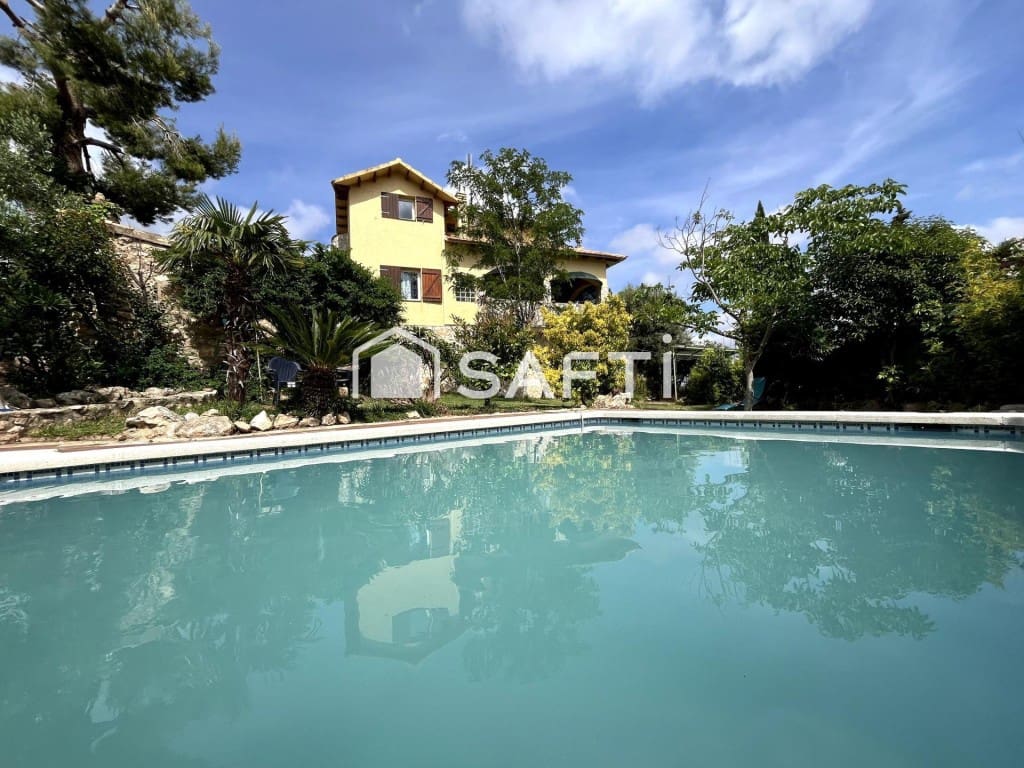 6 sovrum Villa till salu i La Bisbal del Penedes med pool garage - 349 000 € (Ref: 9595562)