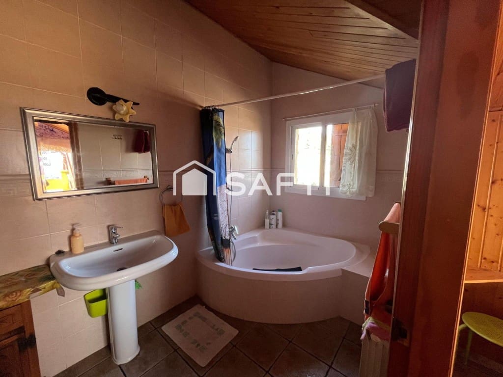 6 sovrum Villa till salu i La Bisbal del Penedes med pool garage - 349 000 € (Ref: 9595562)