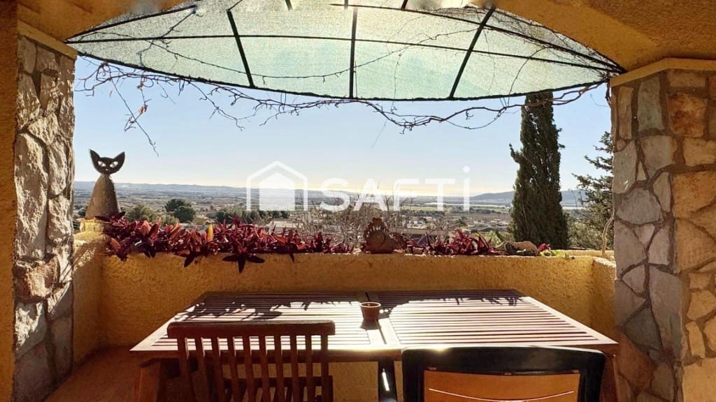 6 sovrum Villa till salu i La Bisbal del Penedes med pool garage - 349 000 € (Ref: 9595562)