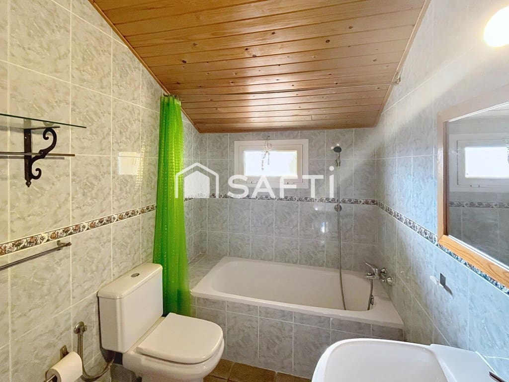 6 sovrum Villa till salu i La Bisbal del Penedes med pool garage - 349 000 € (Ref: 9595562)