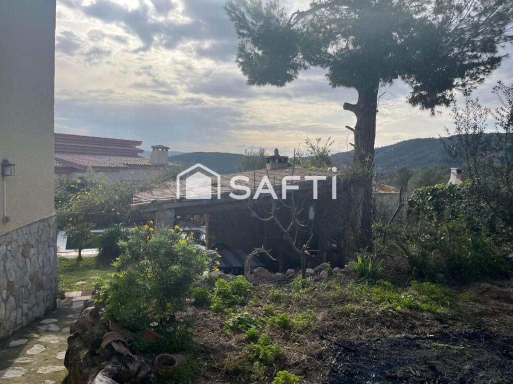 6 sovrum Villa till salu i La Bisbal del Penedes med pool garage - 349 000 € (Ref: 9595562)