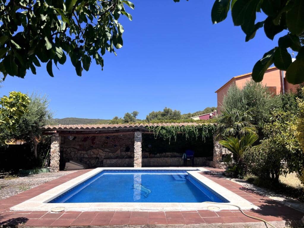 6 bedroom Villa for sale in La Bisbal del Penedes with pool garage - € 349,000 (Ref: 9595562)