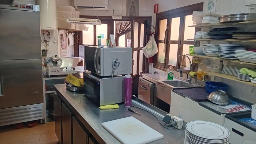 3 bedroom Finca/Country House for sale in Navahermosa - € 299,000 (Ref: 9595572)