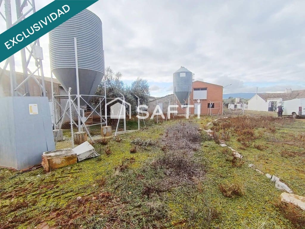 Teren niezagospodarowany na sprzedaż w Los Navalucillos - 99 000 € (Ref: 9595594)