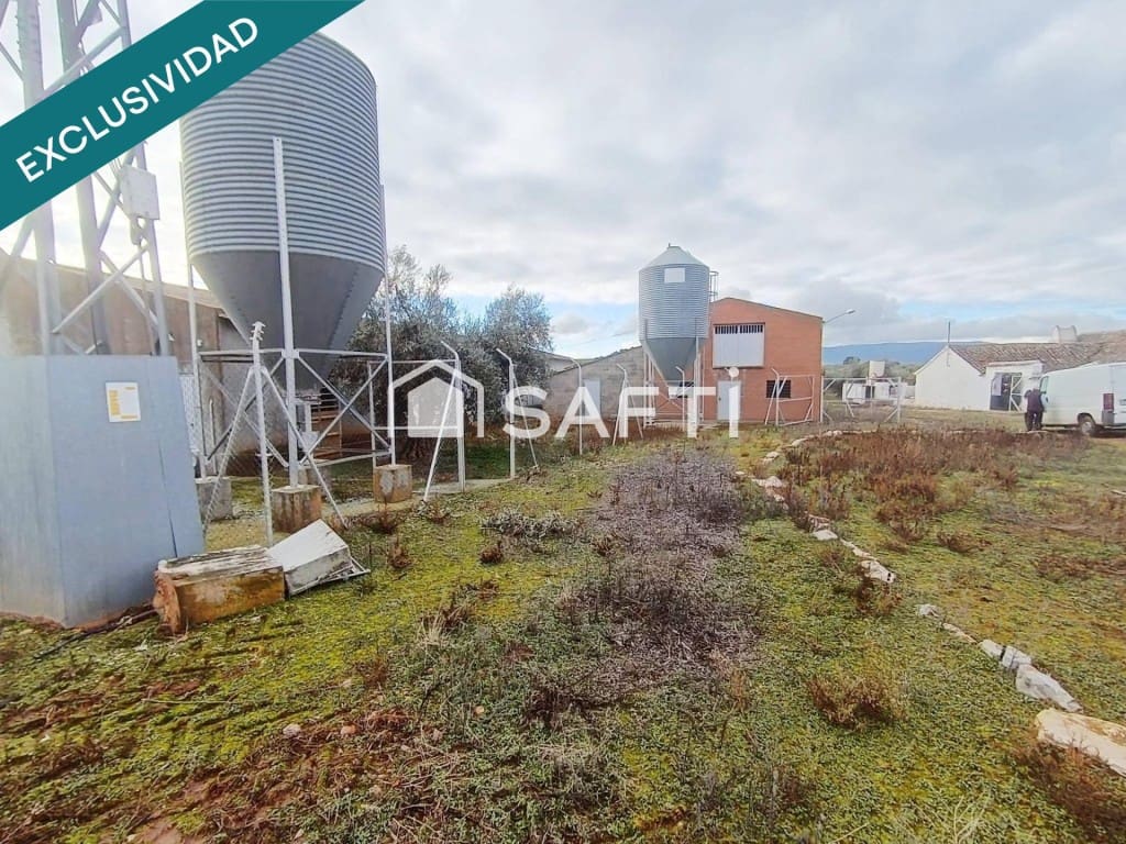 Teren niezagospodarowany na sprzedaż w Los Navalucillos - 99 000 € (Ref: 9595594)