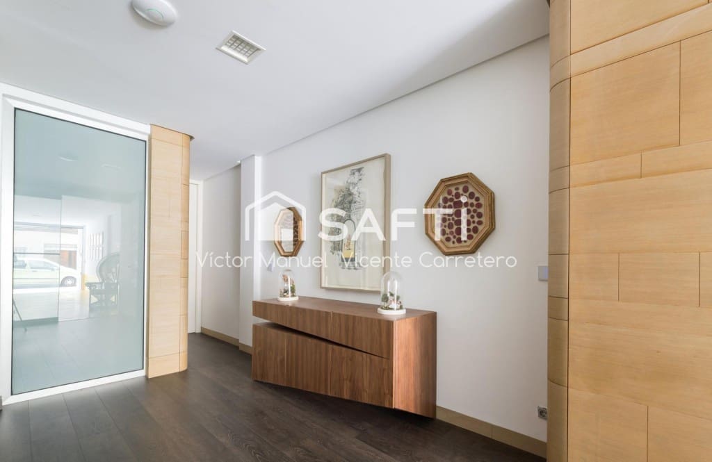 5 sovrum Radhus till salu i Valencia stad med pool garage - 690 000 € (Ref: 9595618)