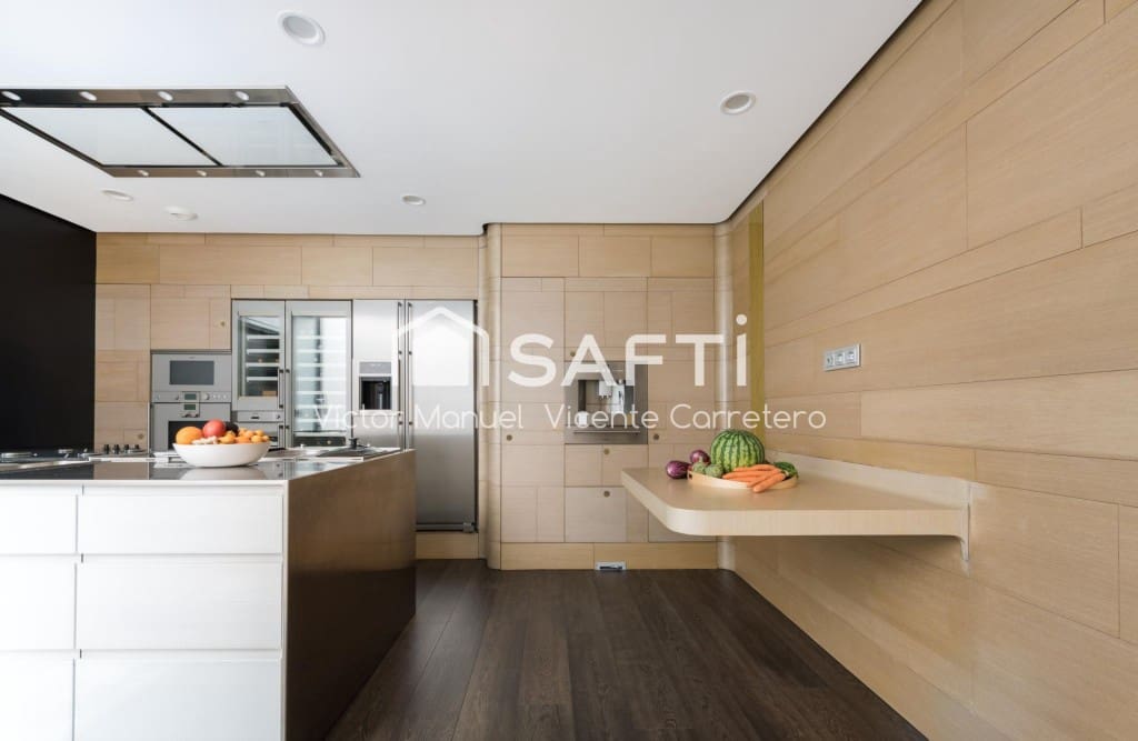 5 sovrum Radhus till salu i Valencia stad med pool garage - 690 000 € (Ref: 9595618)