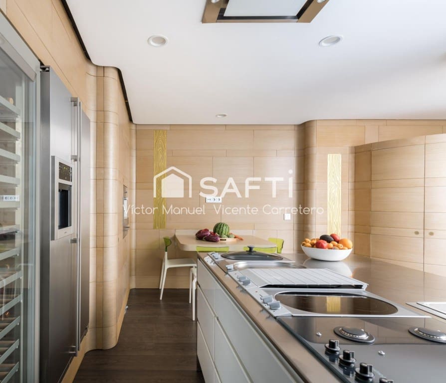 5 sovrum Radhus till salu i Valencia stad med pool garage - 690 000 € (Ref: 9595618)