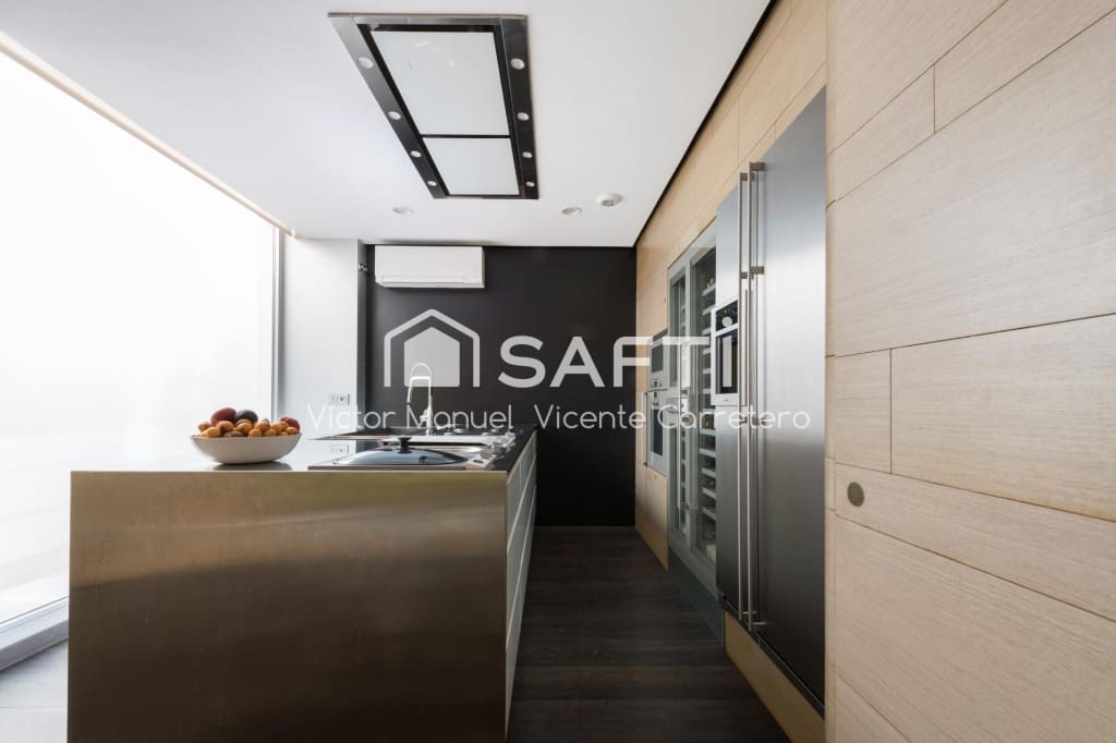 5 sovrum Radhus till salu i Valencia stad med pool garage - 690 000 € (Ref: 9595618)