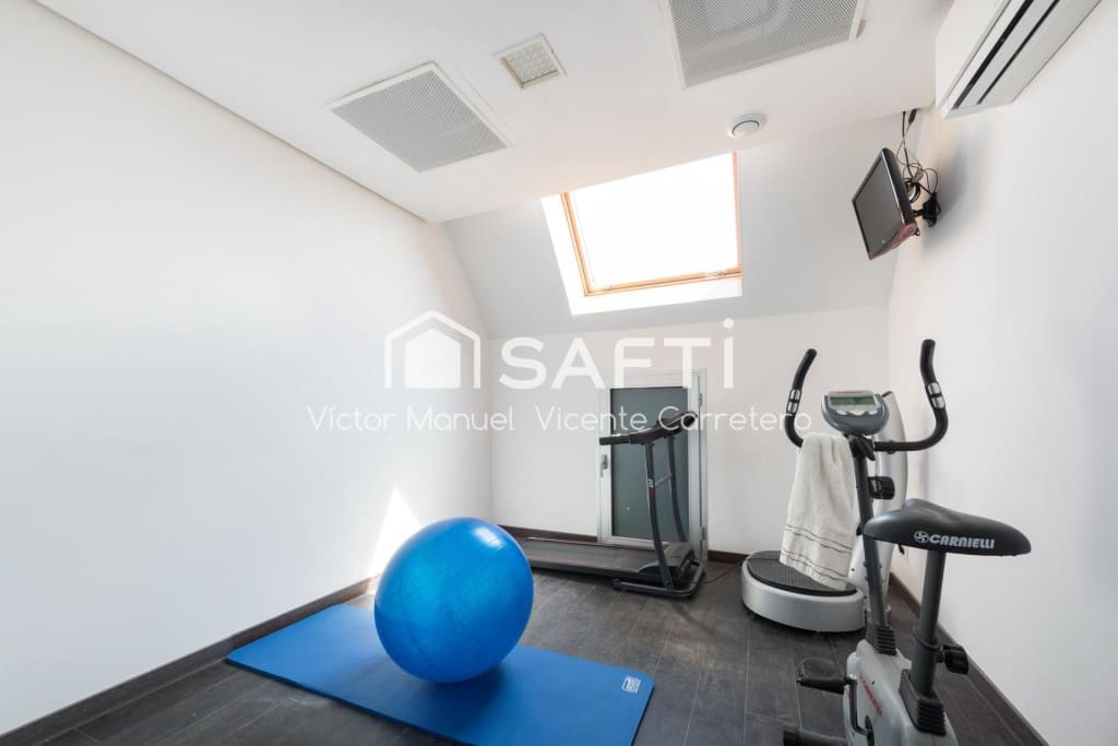 5 sovrum Radhus till salu i Valencia stad med pool garage - 690 000 € (Ref: 9595618)