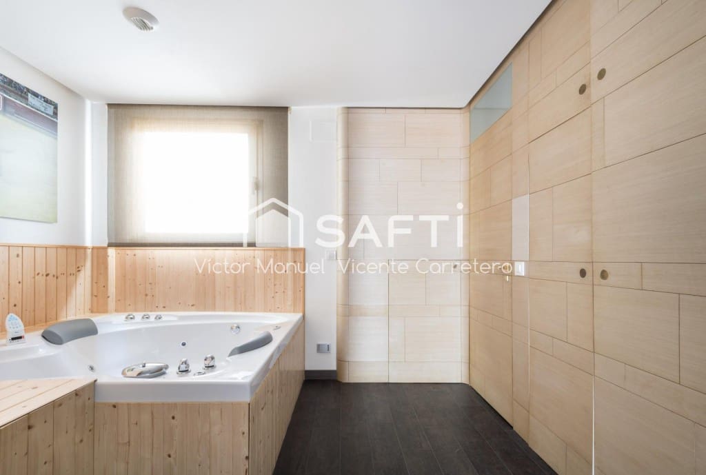 5 sovrum Radhus till salu i Valencia stad med pool garage - 690 000 € (Ref: 9595618)