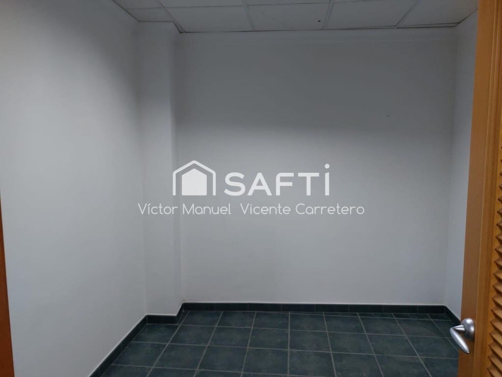 Commercieel te koop in Puig - € 135.000 (Ref: 9595619)