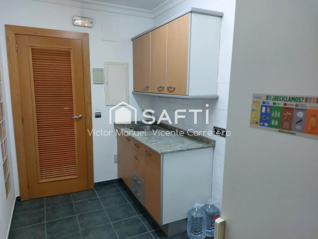 Commercieel te koop in Puig - € 135.000 (Ref: 9595619)