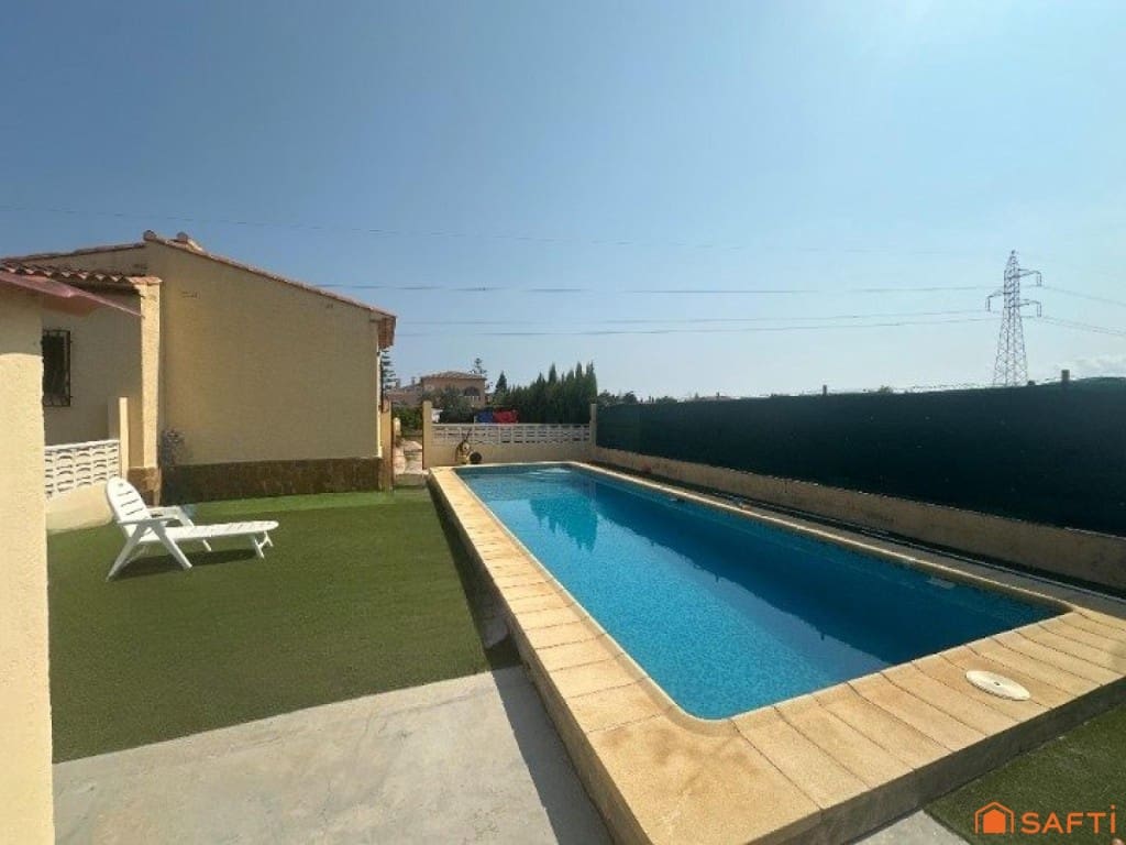 4 bedroom Villa for sale in Oliva - € 380,000 (Ref: 9595627)