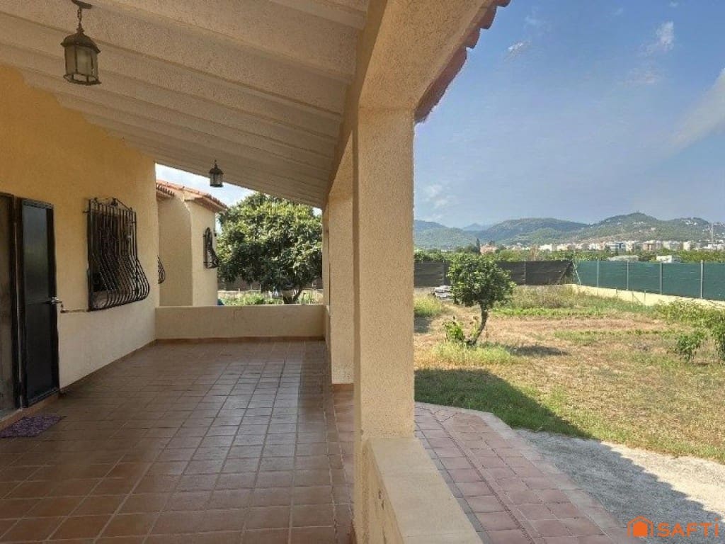 4 bedroom Villa for sale in Oliva - € 380,000 (Ref: 9595627)