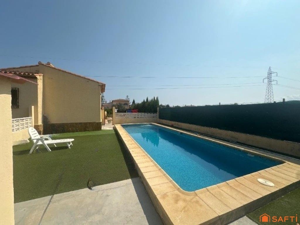 4 bedroom Villa for sale in Oliva - € 380,000 (Ref: 9595627)