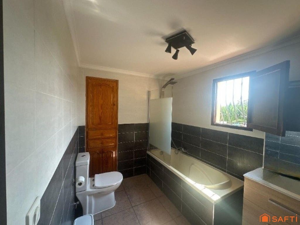 4 bedroom Villa for sale in Oliva - € 380,000 (Ref: 9595627)