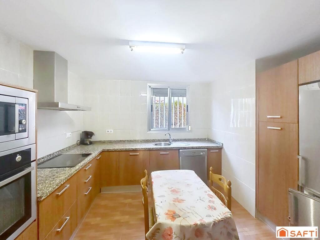 5 bedroom Villa for sale in Oliva with pool - € 325,000 (Ref: 9595632)