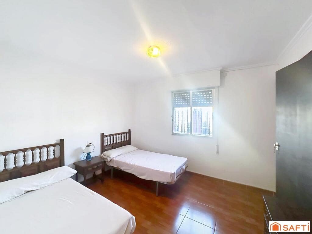 5 bedroom Villa for sale in Oliva with pool - € 325,000 (Ref: 9595632)