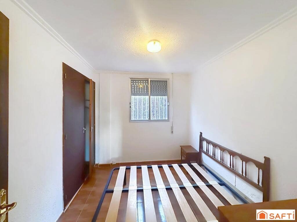 5 bedroom Villa for sale in Oliva with pool - € 325,000 (Ref: 9595632)