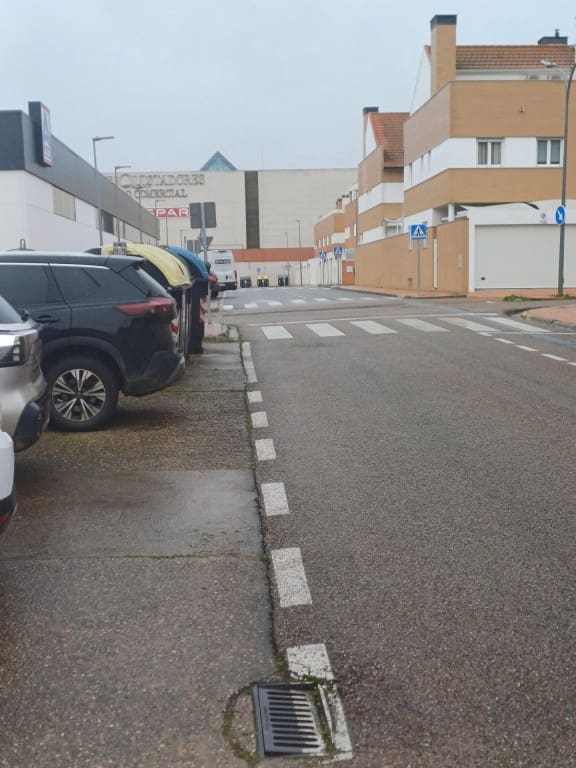 Commercieel te koop in Badajoz stad - € 89.900 (Ref: 9595640)