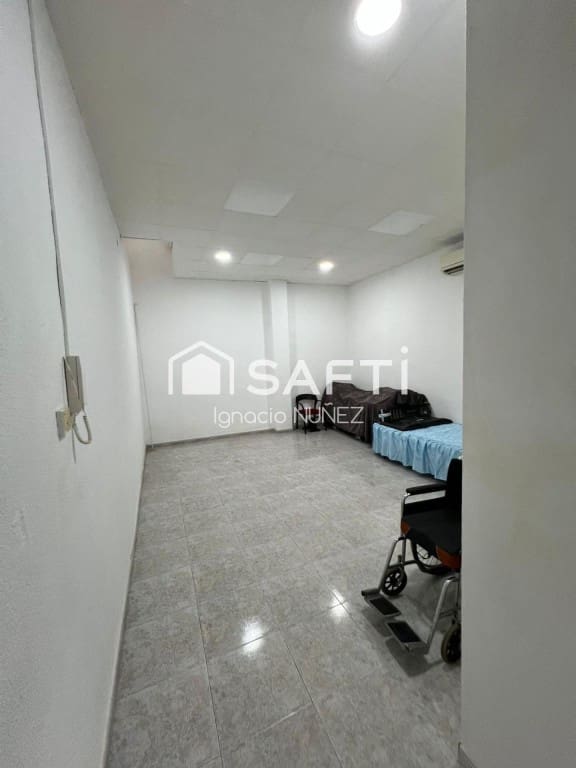 Commercieel te koop in Blanes - € 94.000 (Ref: 9595644)