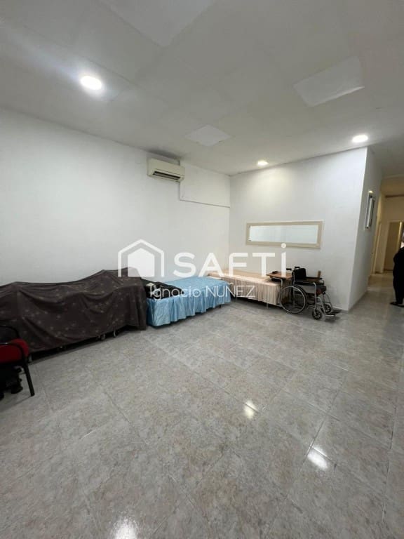 Commercieel te koop in Blanes - € 94.000 (Ref: 9595644)