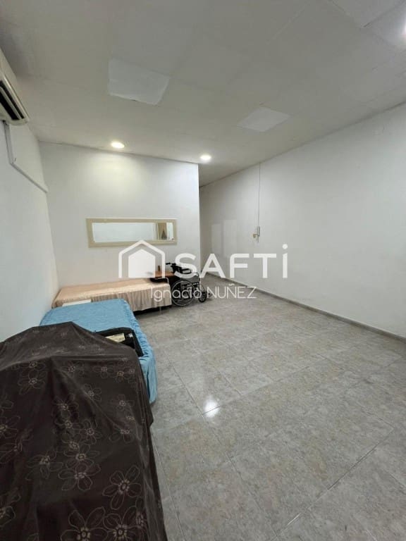 Commercieel te koop in Blanes - € 94.000 (Ref: 9595644)